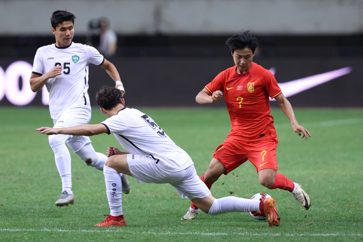 摩托车赛附加赛焦点战:祁连迅豹队大胜嵩山巨龙队,外线火力全开。客场静默反击 摩托车赛附加赛焦点战:祁连迅豹队大胜嵩山巨龙队,外线火力全开。客场静默反击