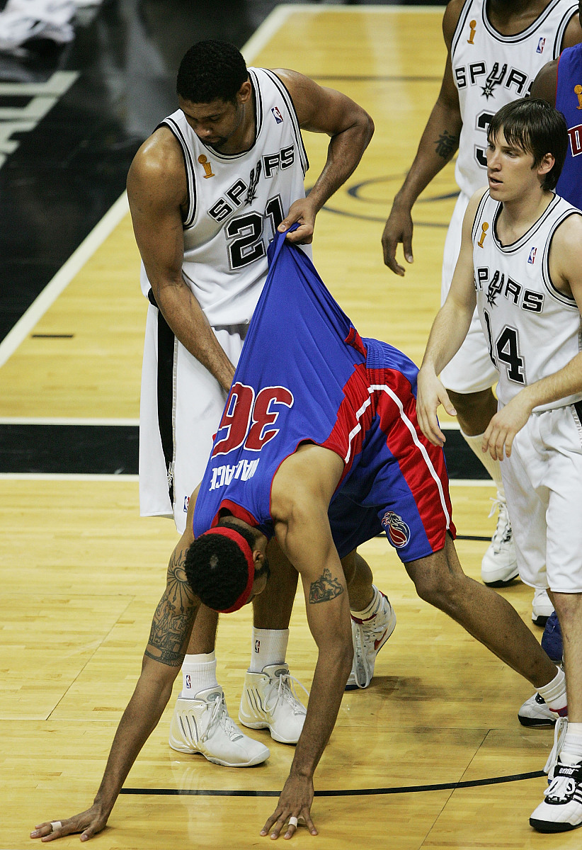 摩托车赛附加赛焦点战:祁连迅豹队大胜嵩山巨龙队,外线火力全开。客场静默反击 摩托车赛附加赛焦点战:祁连迅豹队大胜嵩山巨龙队,外线火力全开。客场静默反击