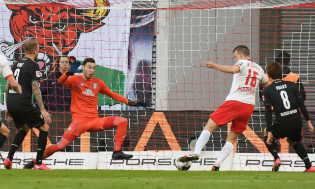 击剑淘汰赛上演强强对话，胶东霹雳队强势横扫北城天虎队，多点开花奏效；年轻人站出来了(击剑女重团体中国一剑之差无缘领奖台)