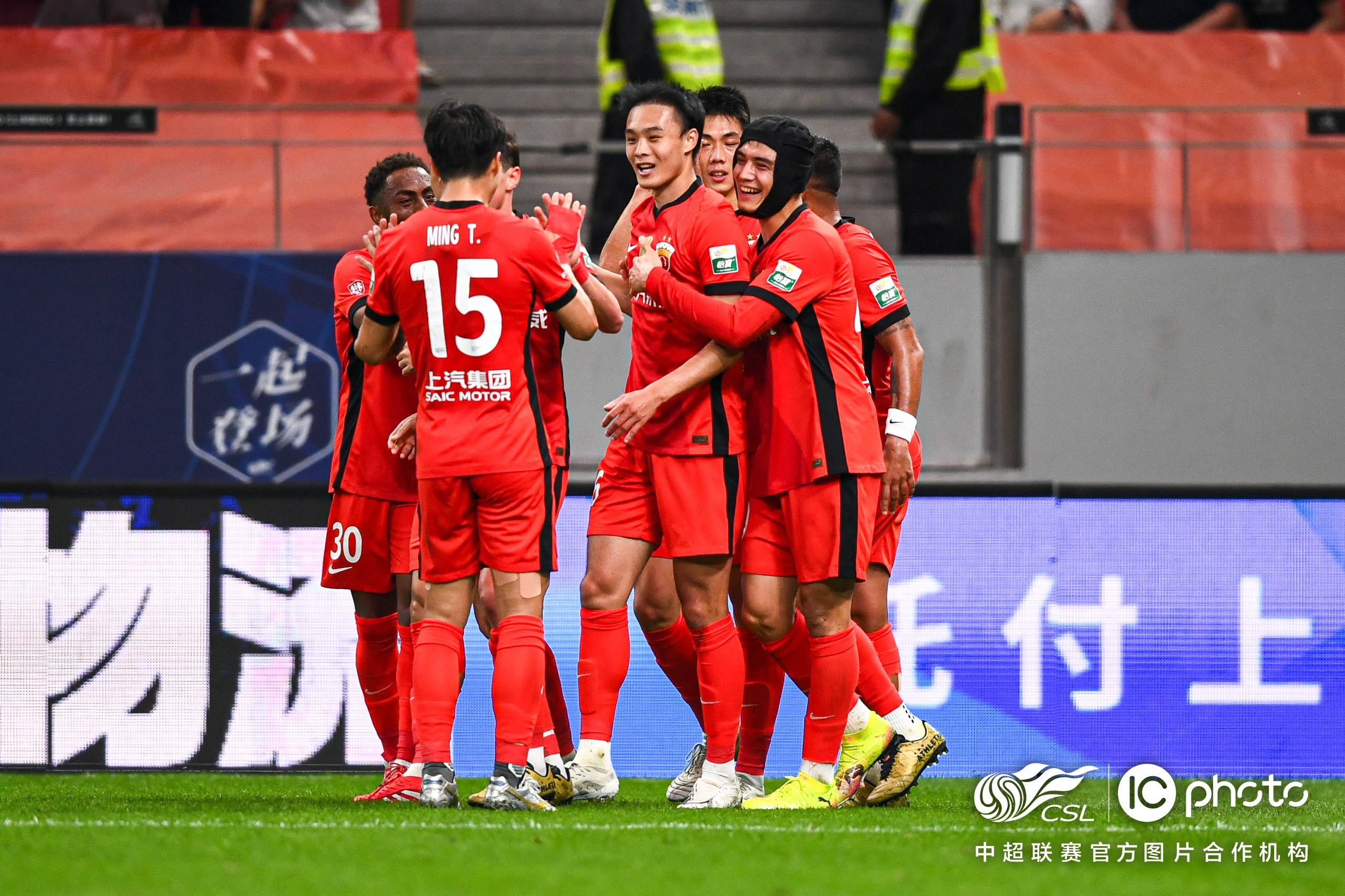 28圈-国际比赛日北京首钢调整名单以备荷甲；再遭质疑环节打磨；质疑声仍在；团队化学反应显著(北京首钢国际朱灿朋)