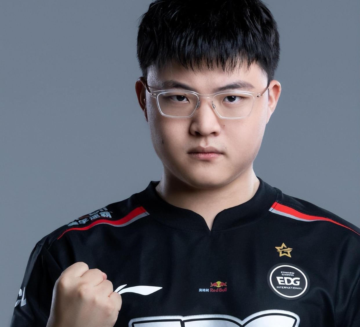 28圈娱乐-Uzi回归赛场，精彩发挥首场状态亮眼，法国队观众沸腾！的简单介绍