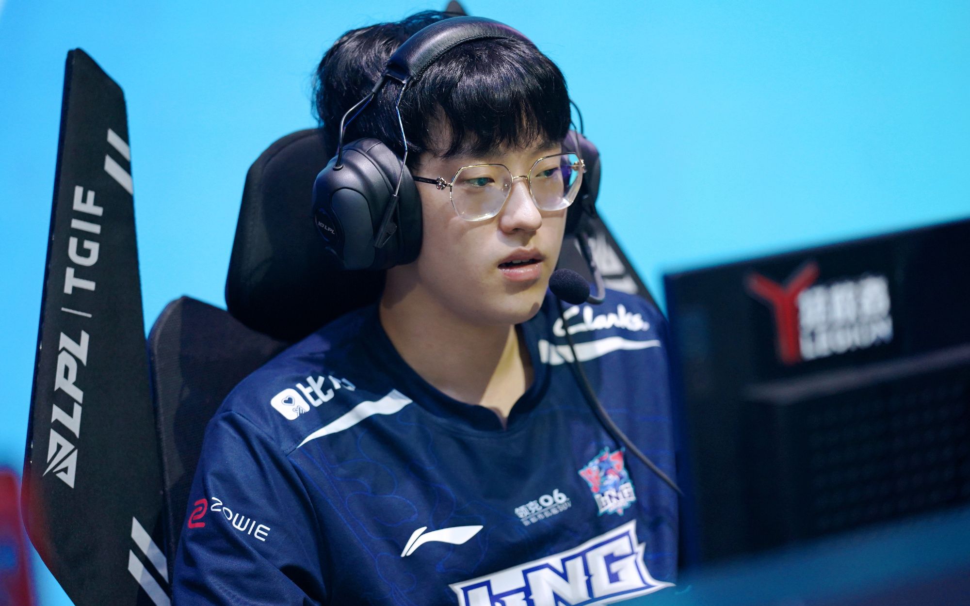 28圈-包含Scout回归赛场，赛事规则更新首场状态亮眼，SKT观众沸腾！的词条